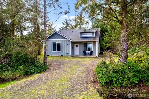 136 Spruce Loop Sw, Ocean Shores, WA 98569