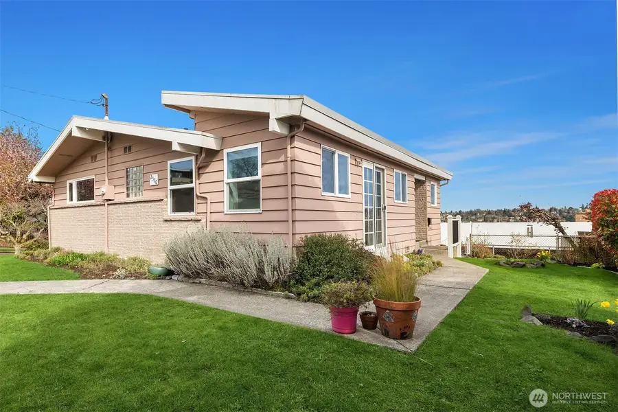 2530 26th Avenue W, Seattle, WA 98199 - #2