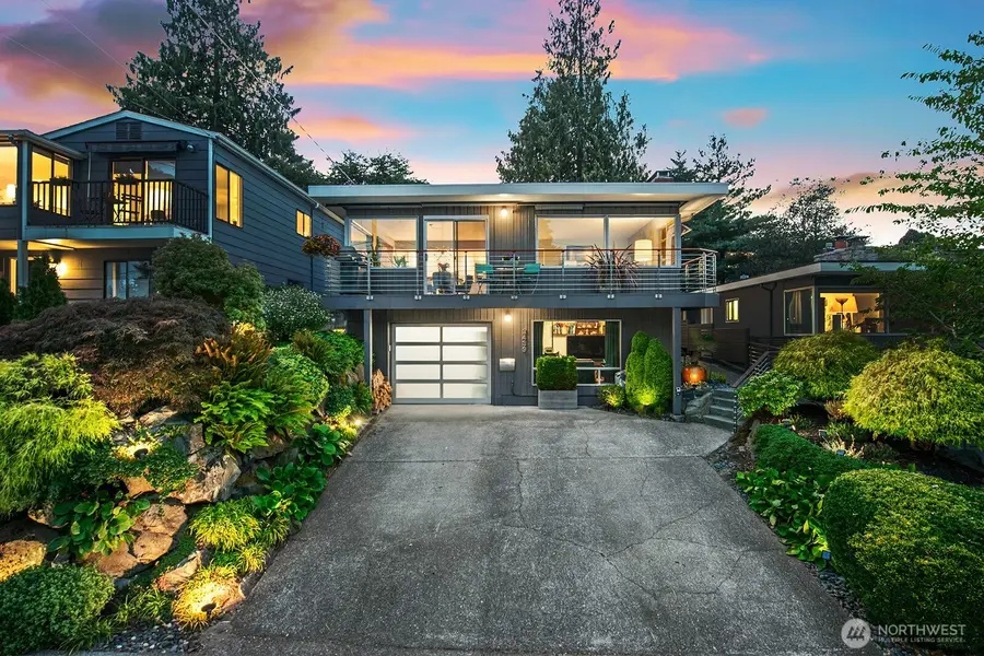 3439 24th Avenue W, Seattle, WA 98199 - #3