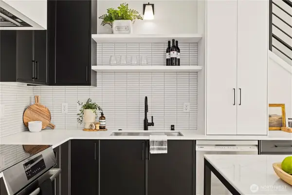 2562 W 30th Avenue W, Seattle, WA 98199