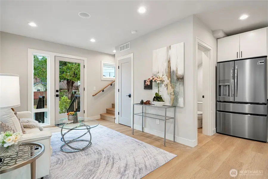 3054 Fairmount Ave Sw #B, Seattle, WA 98116 - #3