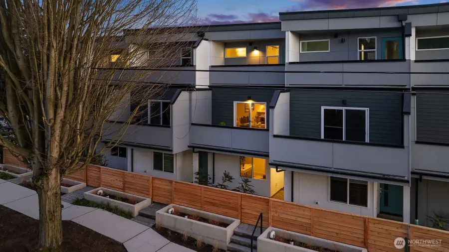 105 NW 39th Street #D, Seattle, WA 98107 - #3