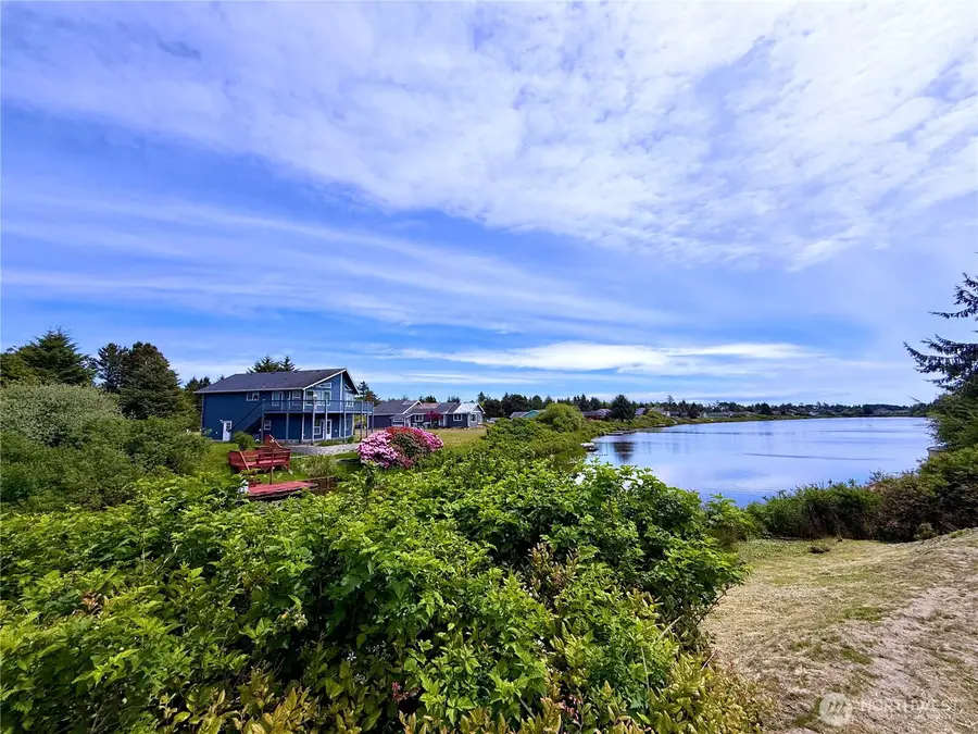 642 Weatherwax Loop Ne, Ocean Shores, WA 98569 - #2