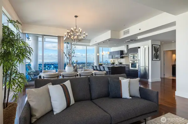 737 Olive Way #3702, Seattle, WA 98101