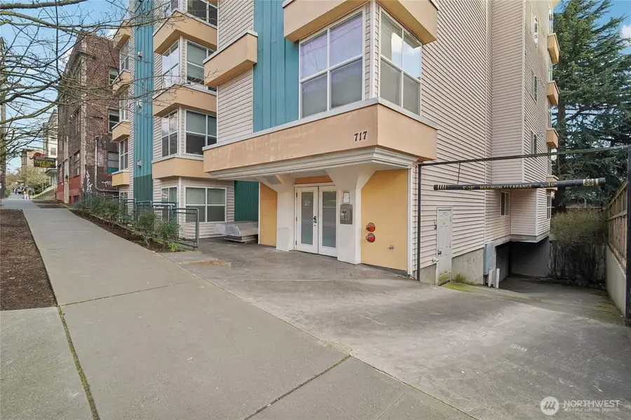 717 E Denny Way #4B, Seattle, WA 98122 - #2