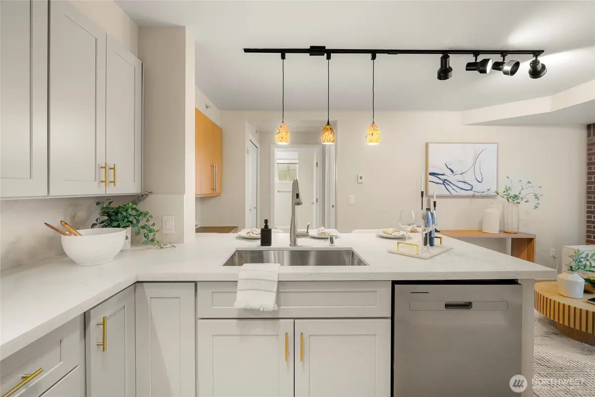 124 Bellevue Avenue E #206, Seattle, WA 98102 - #1