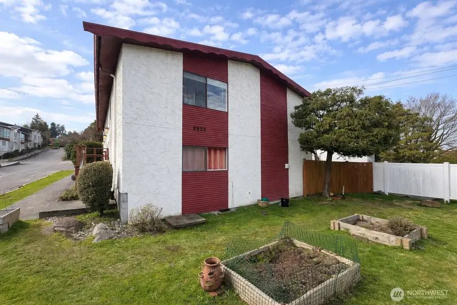 8803 23rd Avenue Ne, Seattle, WA 98115 - #3