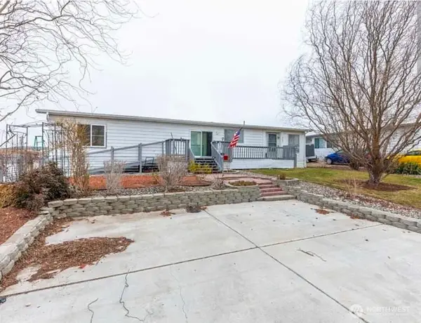 6710 James Street, West Richland, WA 99353