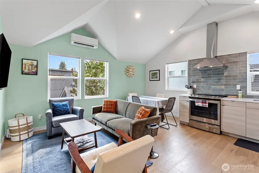 3013 61st Avenue Sw, Seattle, WA 98116 - #2