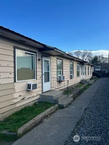 705 N 1st Street, Yakima, WA 98901 - #3