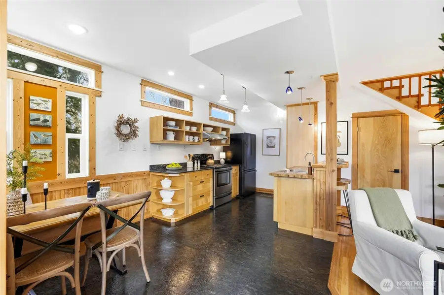 8752 Dayton Avenue N #B, Seattle, WA 98103 - #3