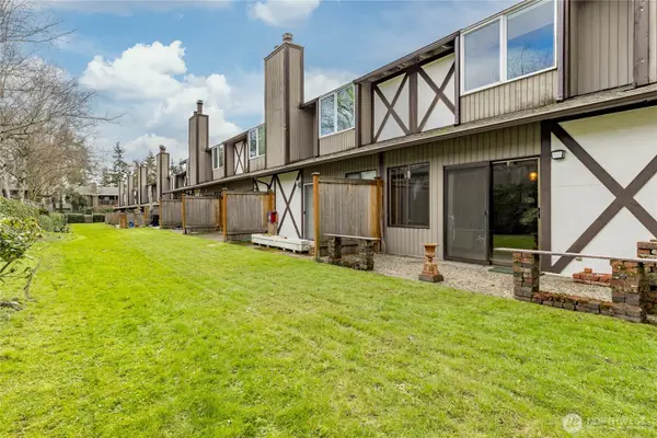 317 SW 112th Street #302, Seattle, WA 98146