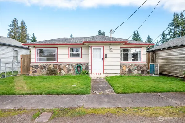 1002 N 10th Ave Avenue, Kelso, WA 98626