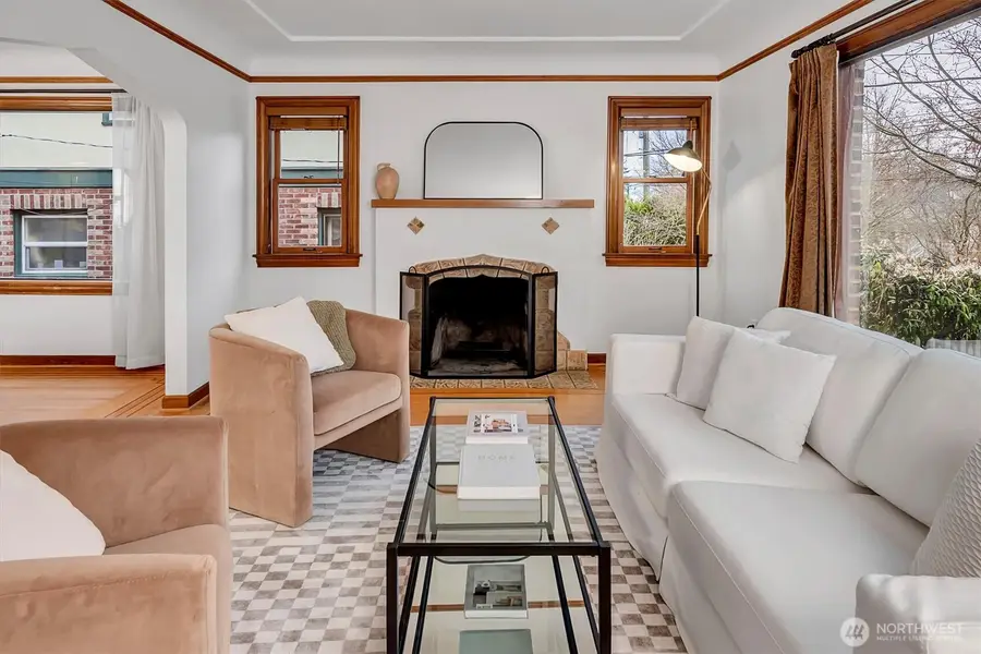 6752 9th Avenue Nw, Seattle, WA 98117 - #2