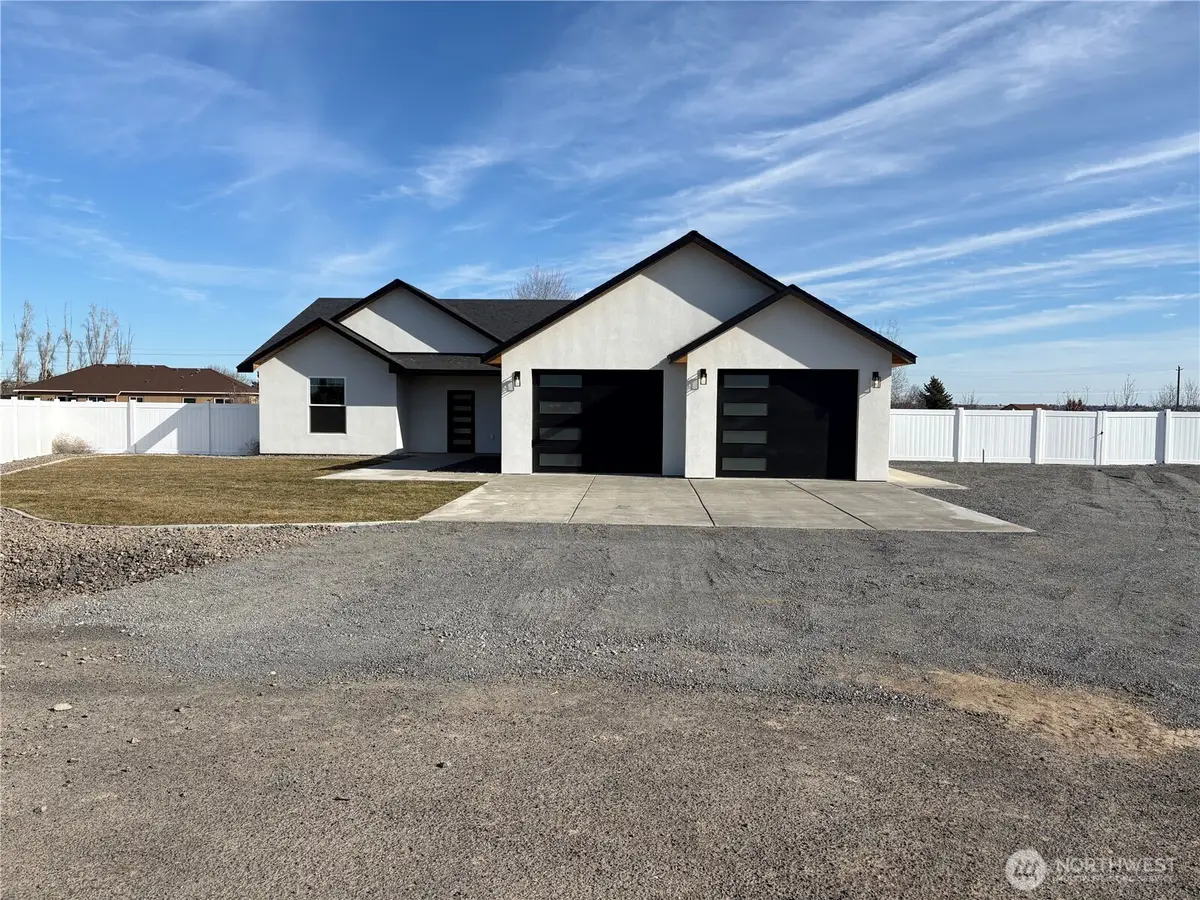 3037 Blackbird Place Ne, Moses Lake, WA 98837 - #1