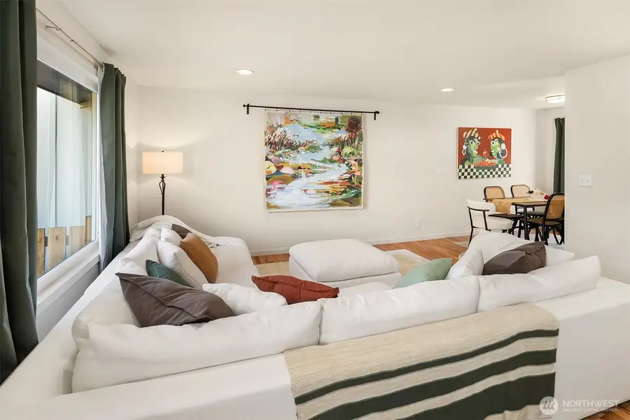 5035 25th Avenue Sw, Seattle, WA 98106 - #3