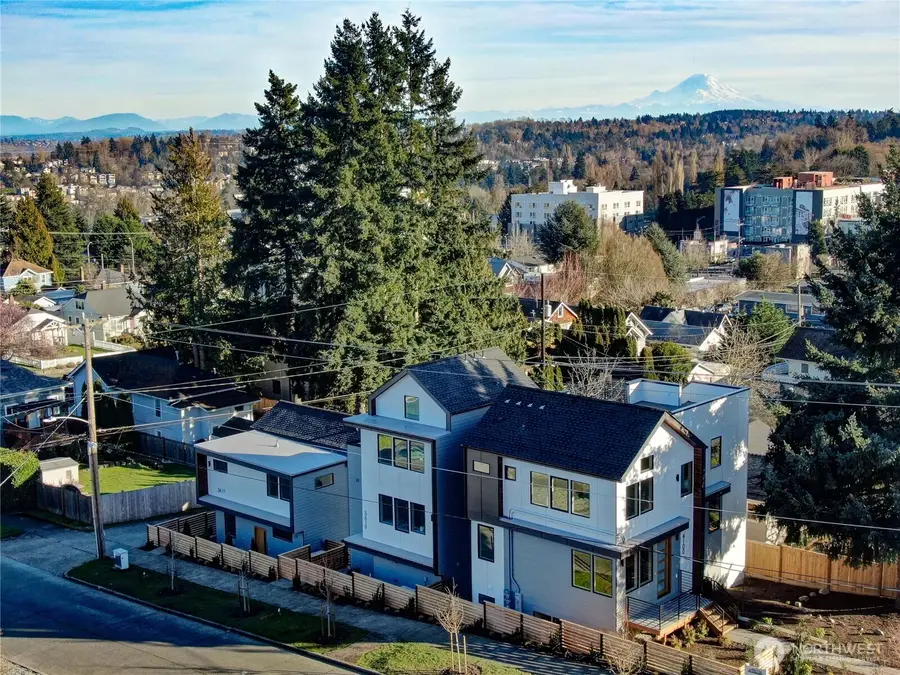 4100 37th Avenue Sw, Seattle, WA 98126 - #2