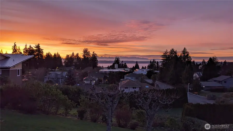 647 9th Avenue N, Edmonds, WA 98020 - #2