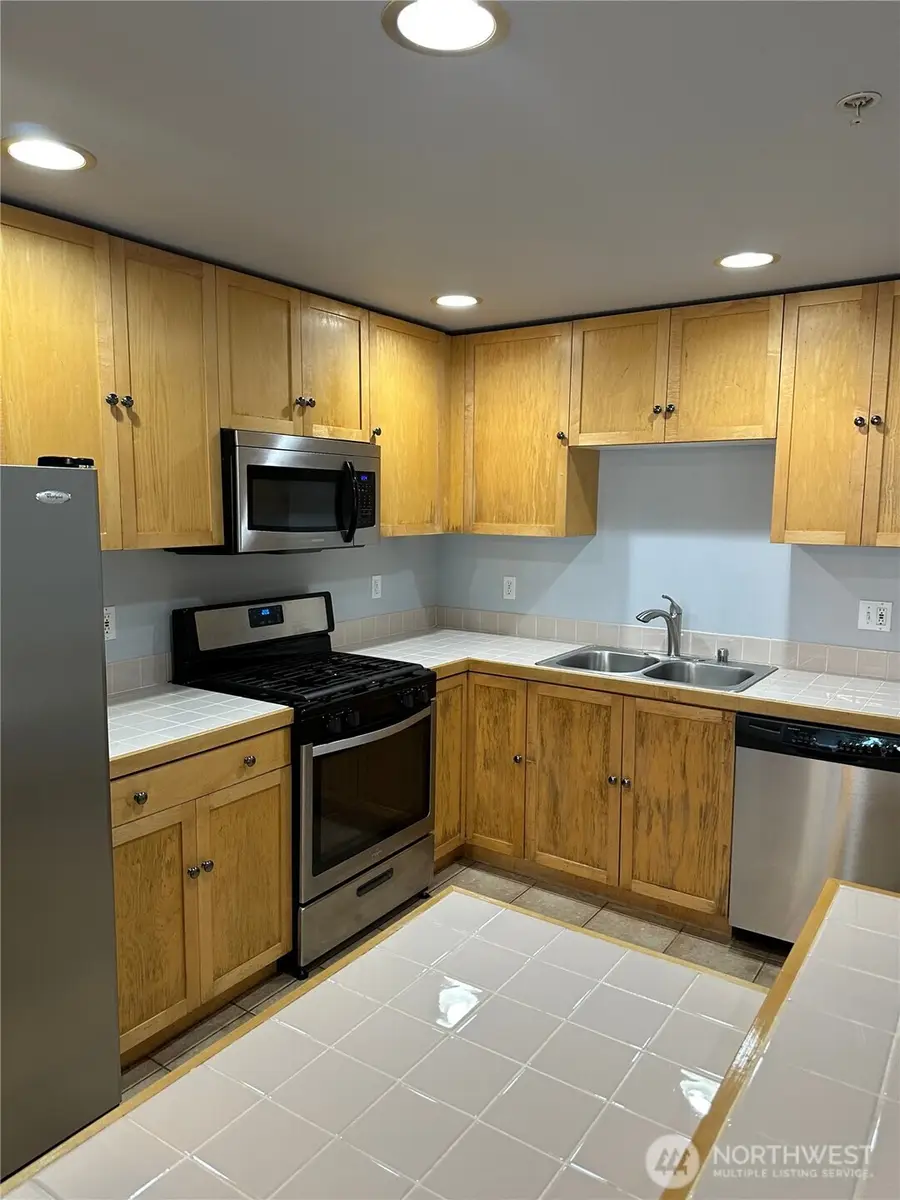 4722 12th Avenue Ne #401, Seattle, WA 98105 - #3