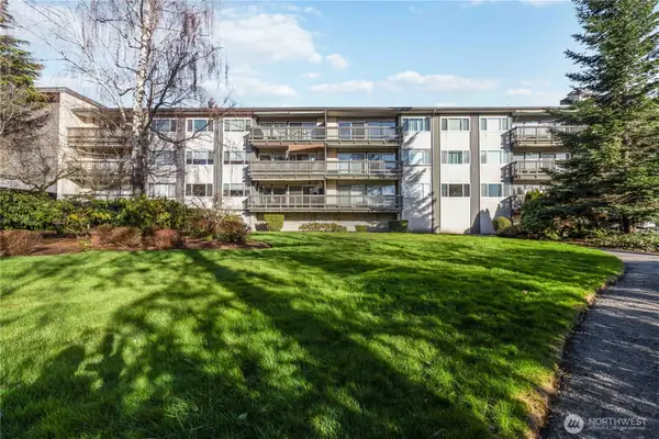 2500 81st Ave Se #319, Mercer Island, WA 98040