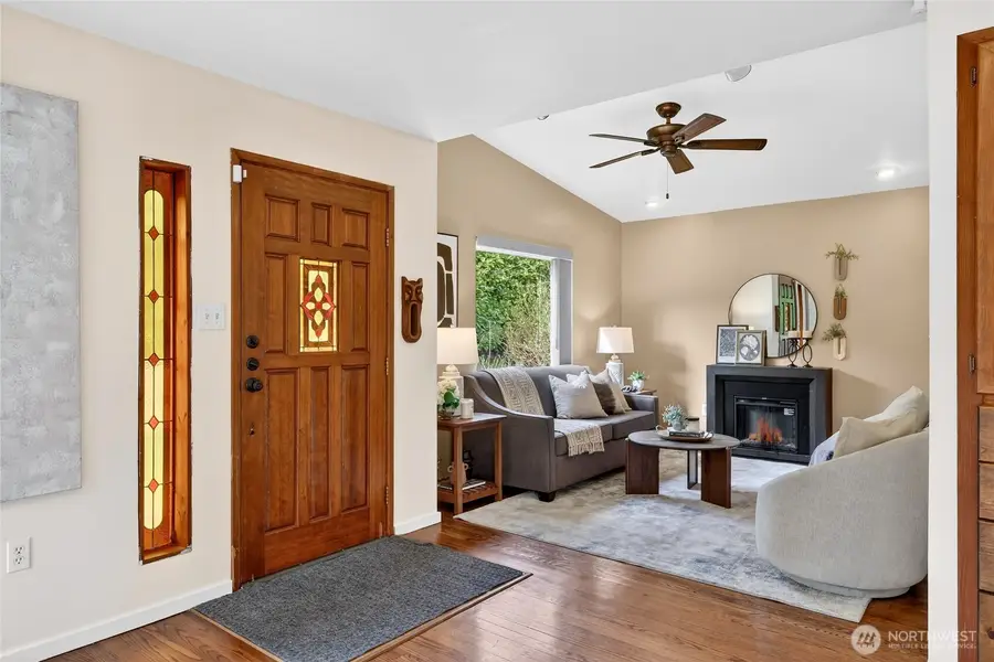 10128 35th Avenue Sw, Seattle, WA 98146 - #3