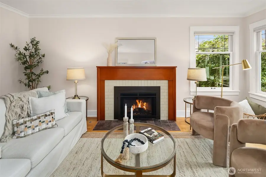 3818 Corliss Avenue N, Seattle, WA 98103 - #3