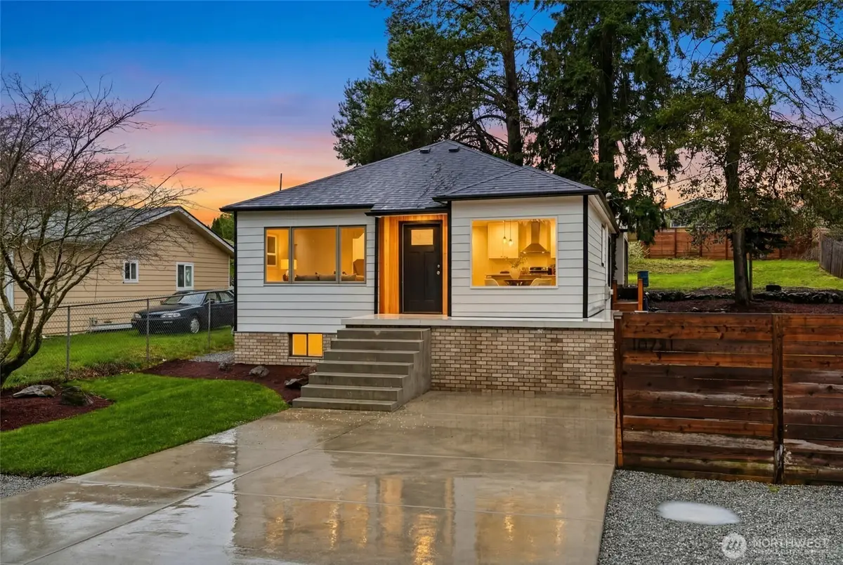 10731 18th Avenue Sw, Seattle, WA 98146 - #1