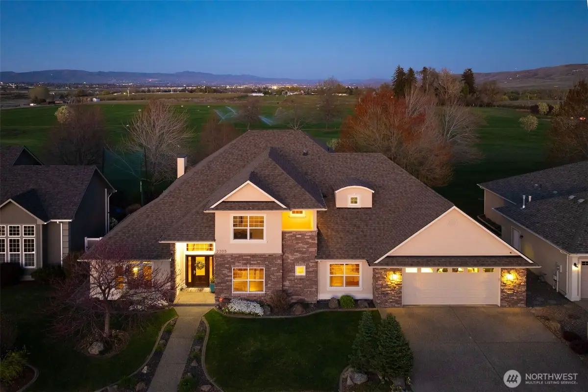 2205 S 88th Avenue, Yakima, WA 98903 - #1