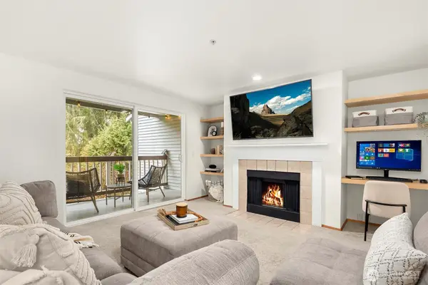 23303 Cedar Way #T202, Mountlake Terrace, WA 98043