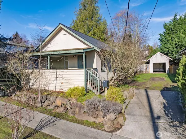 946 N 86th Street, Seattle, WA 98103