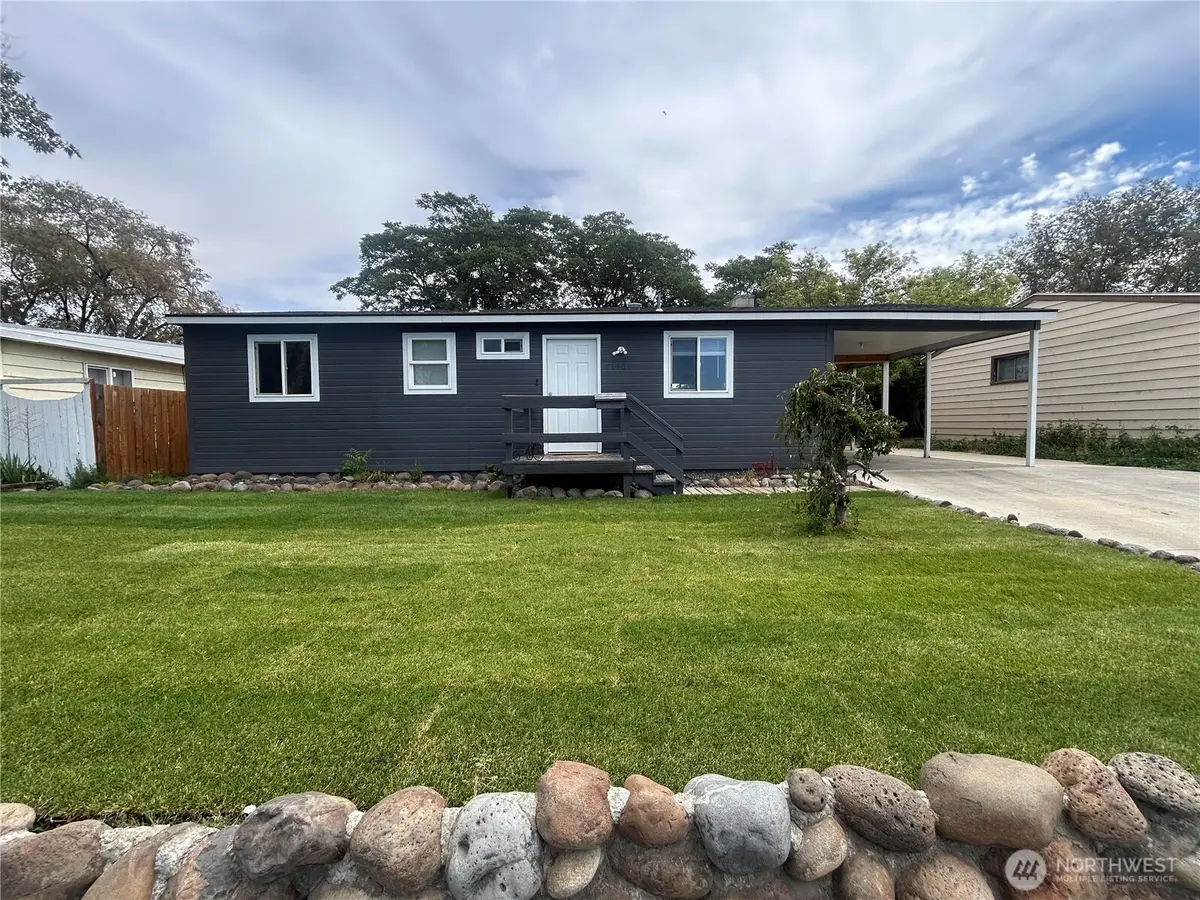 1431 W Sunset Drive, Moses Lake, WA 98837 - #1