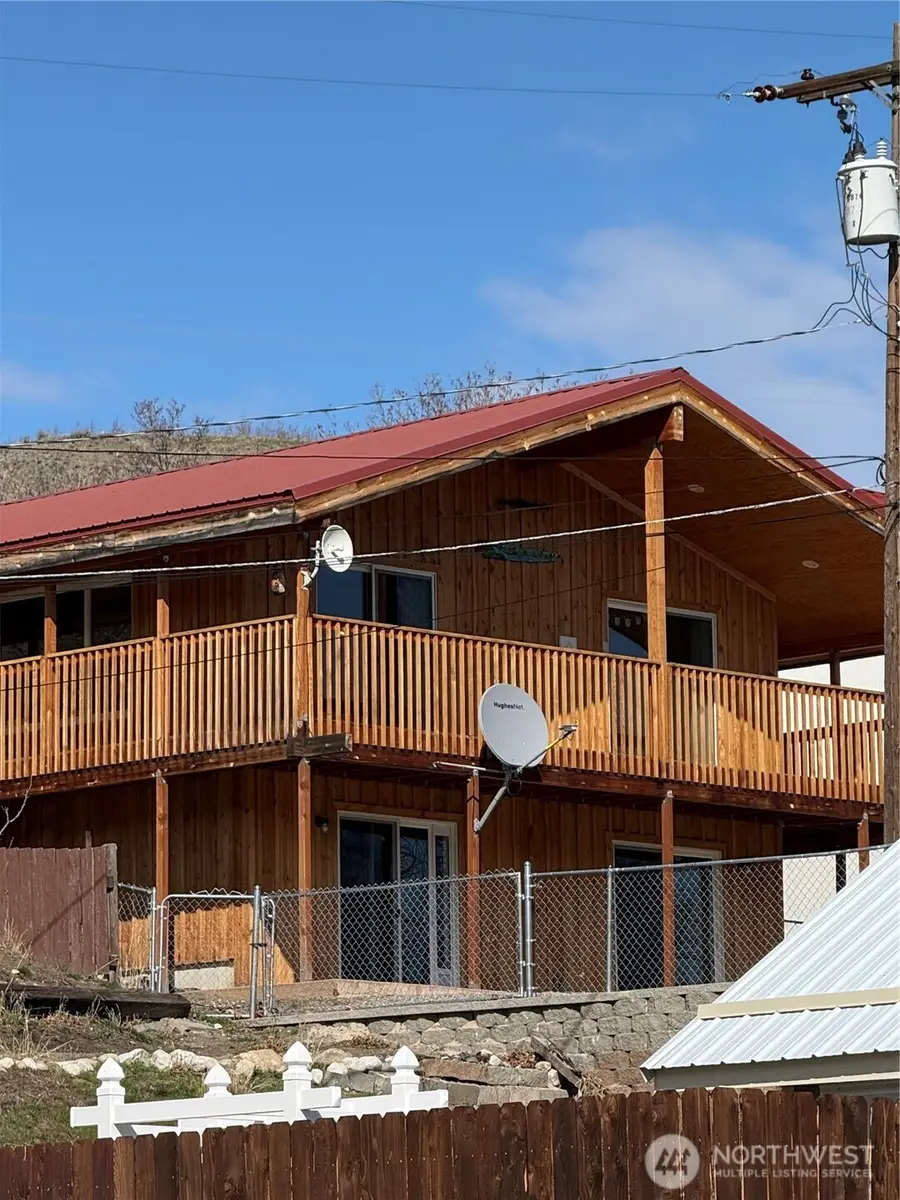 505 Beach St, Pateros, WA 98846 - #3