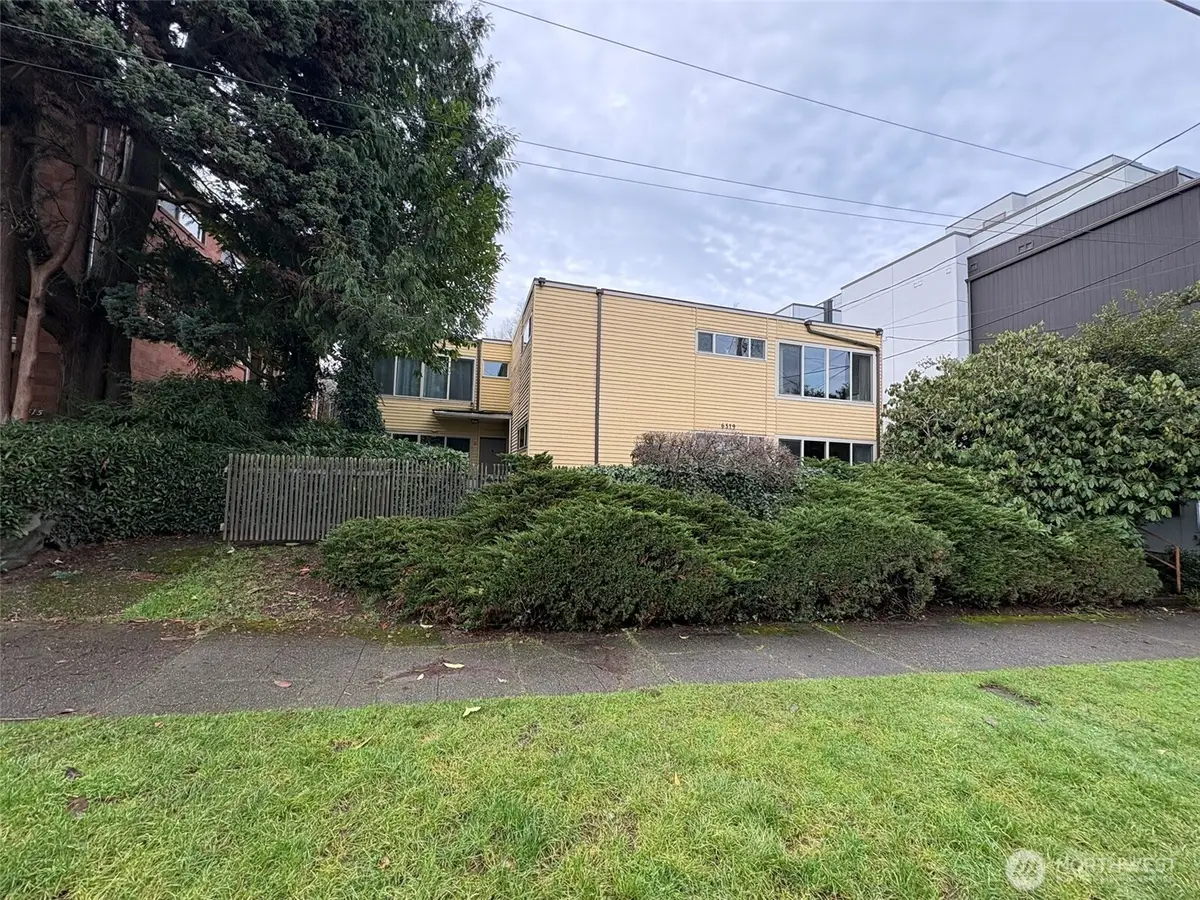 6519 4th Avenue Ne, Seattle, WA 98115 - #1