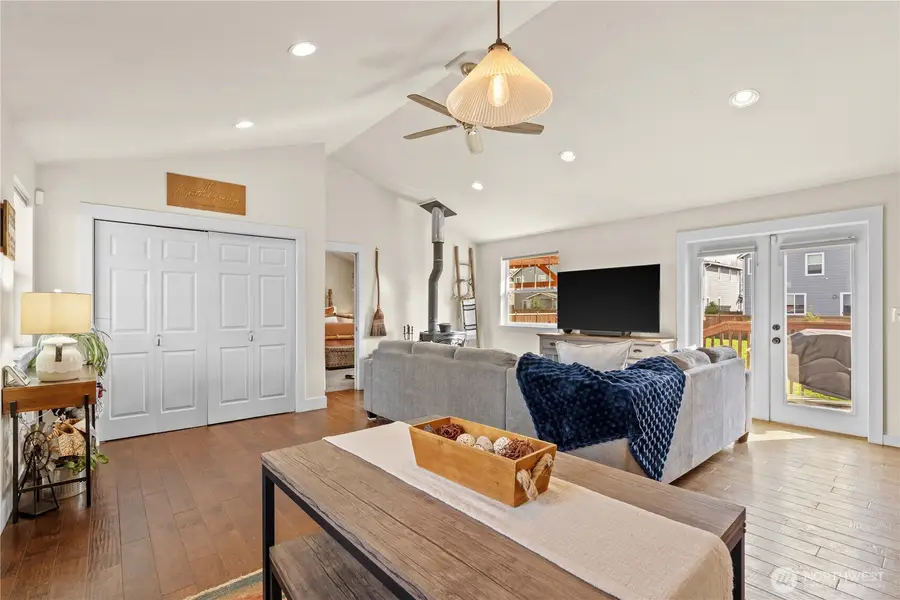 2710 16th Avenue Nw, Puyallup, WA 98371 - #3