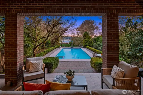 3925 NE Surber Drive, Seattle, WA 98105