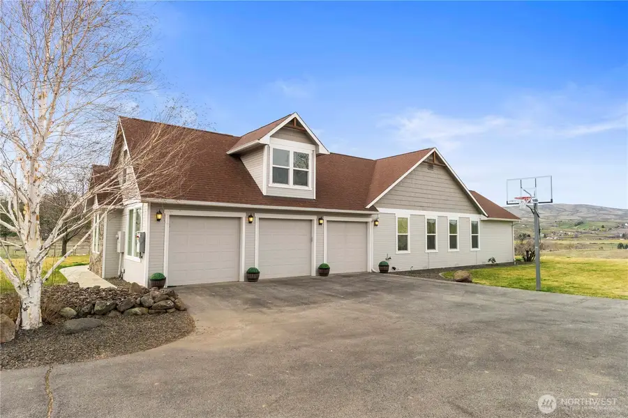 657 Zimmerman Road, Yakima, WA 98908 - #2