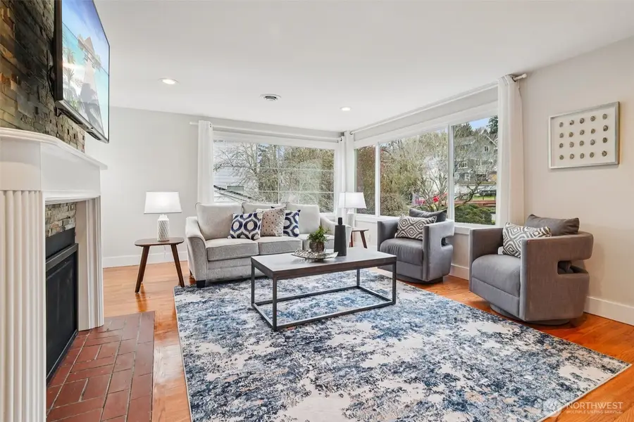 3216 24th Avenue W, Seattle, WA 98199 - #3