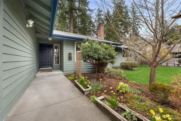 5905 Woodlake Drive W, University Place, WA 98467