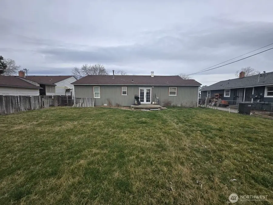 1318 S 6th Avenue, Yakima, WA 98902 - #2