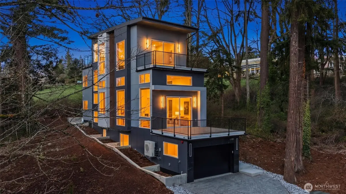 11905 89th Avenue Ne, Kirkland, WA 98034 - #1