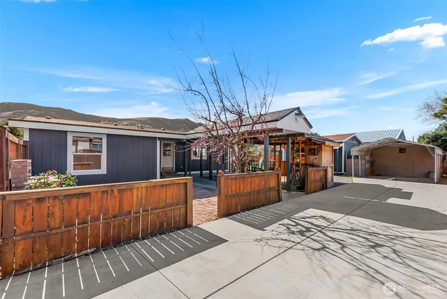 23 Hanna Avenue, Rock Island, WA 98850 - #2