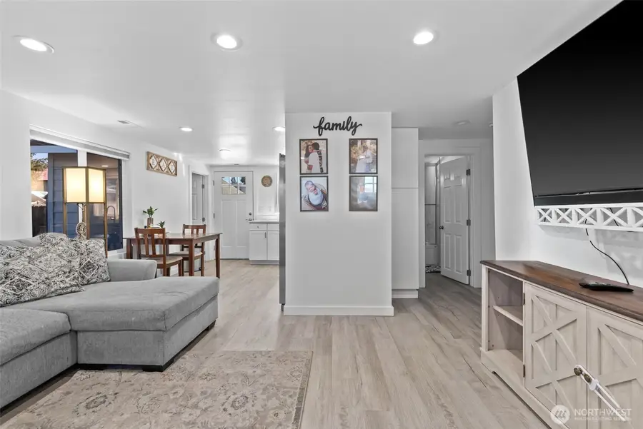 325 Eastmont Ave, East Wenatchee, WA 98802 - #3