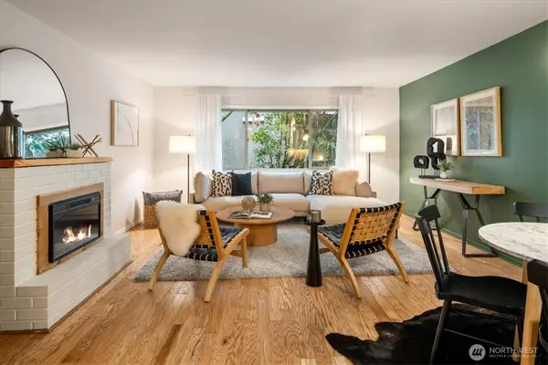 3820 NE 155th Place #403, Lake Forest Park, WA 98155