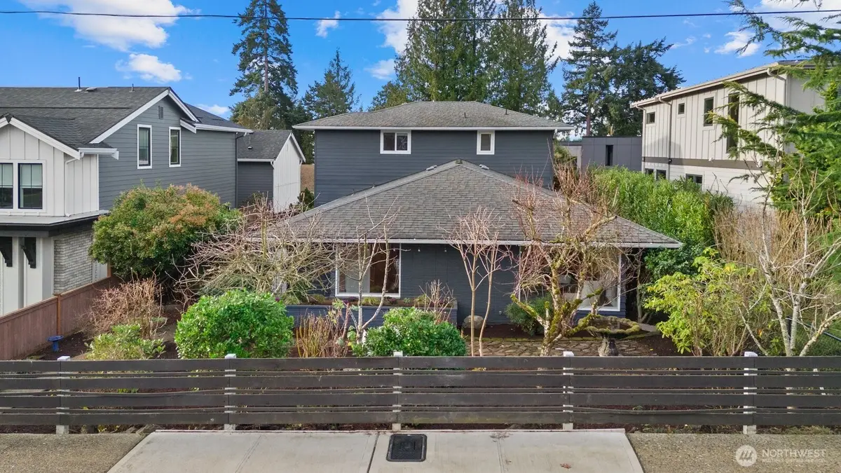 221 8th Avenue W, Kirkland, WA 98033 - #1