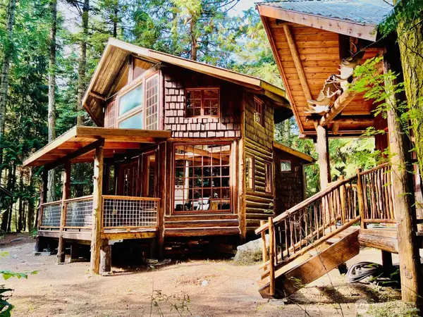 473 Wishkah Lane, Center Island, WA 98221