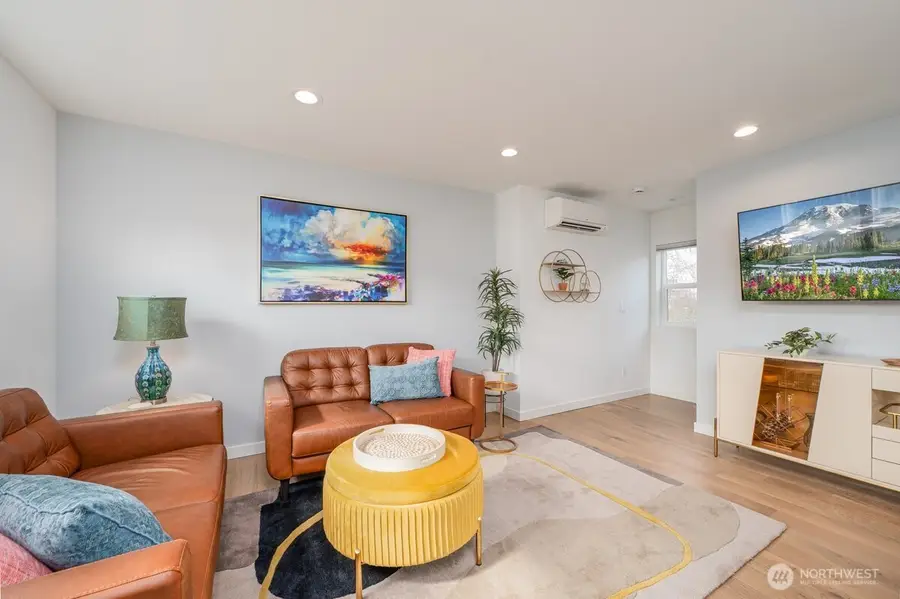 3015 61st Avenue Sw #B, Seattle, WA 98116 - #2