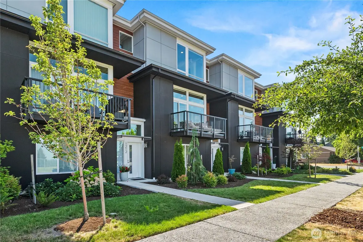 1208 Harrington Avenue Ne, Renton, WA 98056 - #1