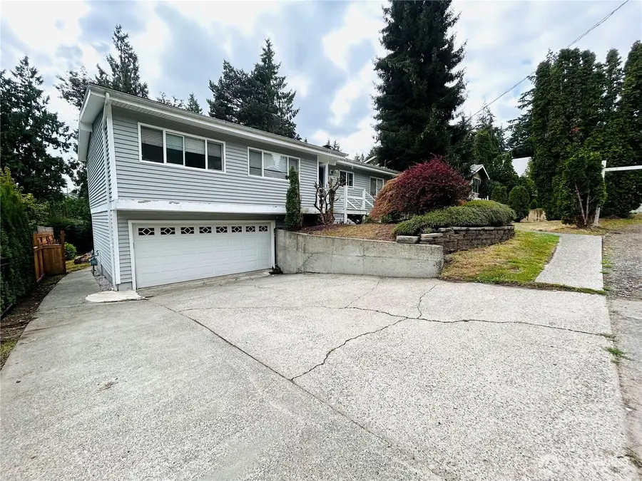 10231 NE 24th Street, Bellevue, WA 98004 - #2