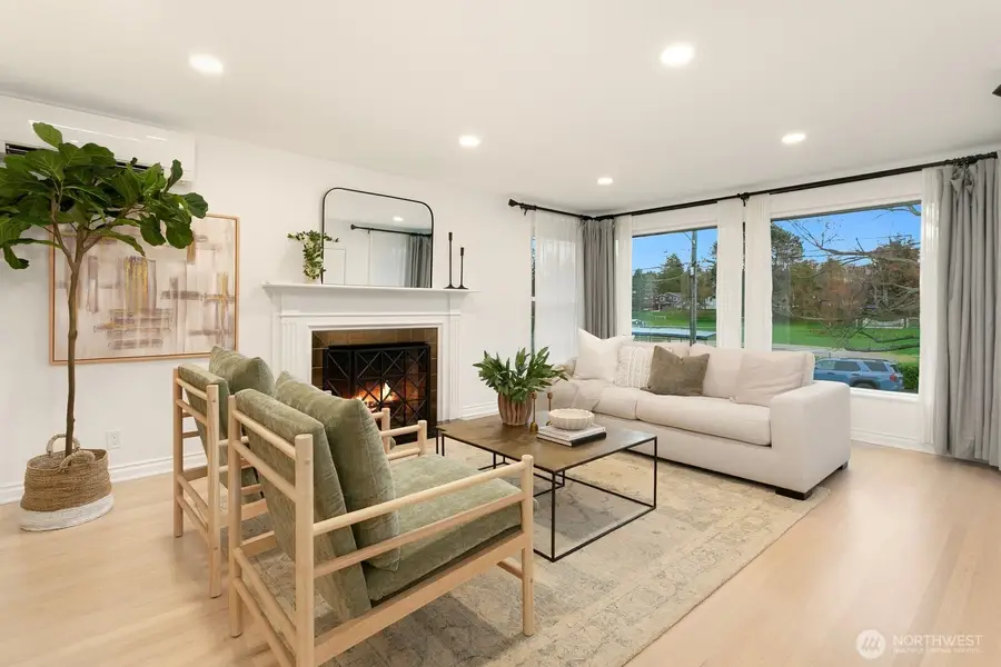 2830 32nd Avenue W, Seattle, WA 98199 - #3