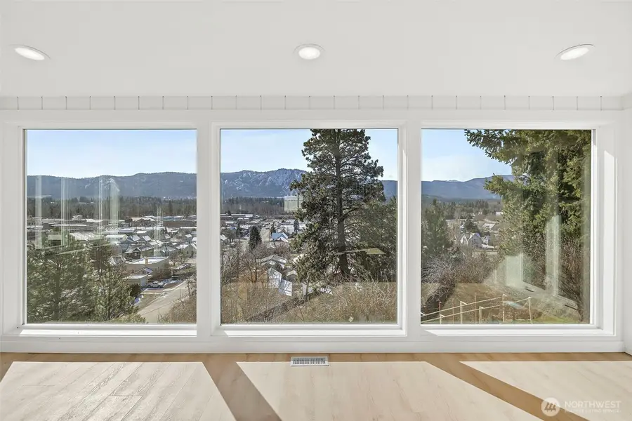 205 W 5th Street, Cle Elum, WA 98922 - #3